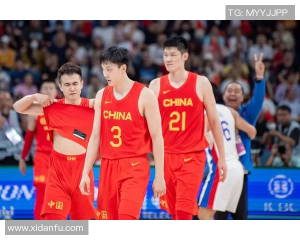 中国男篮蓝队迎战澳洲队全力争胜展现实力与团队精神 中国男篮蓝队迎战澳洲队全力争胜展现实力与团队精神